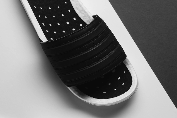 adidas,Adilette Boost Slides,E  踩屎感最强拖鞋！ adidas Adilette Boost Slides 现已发售！
