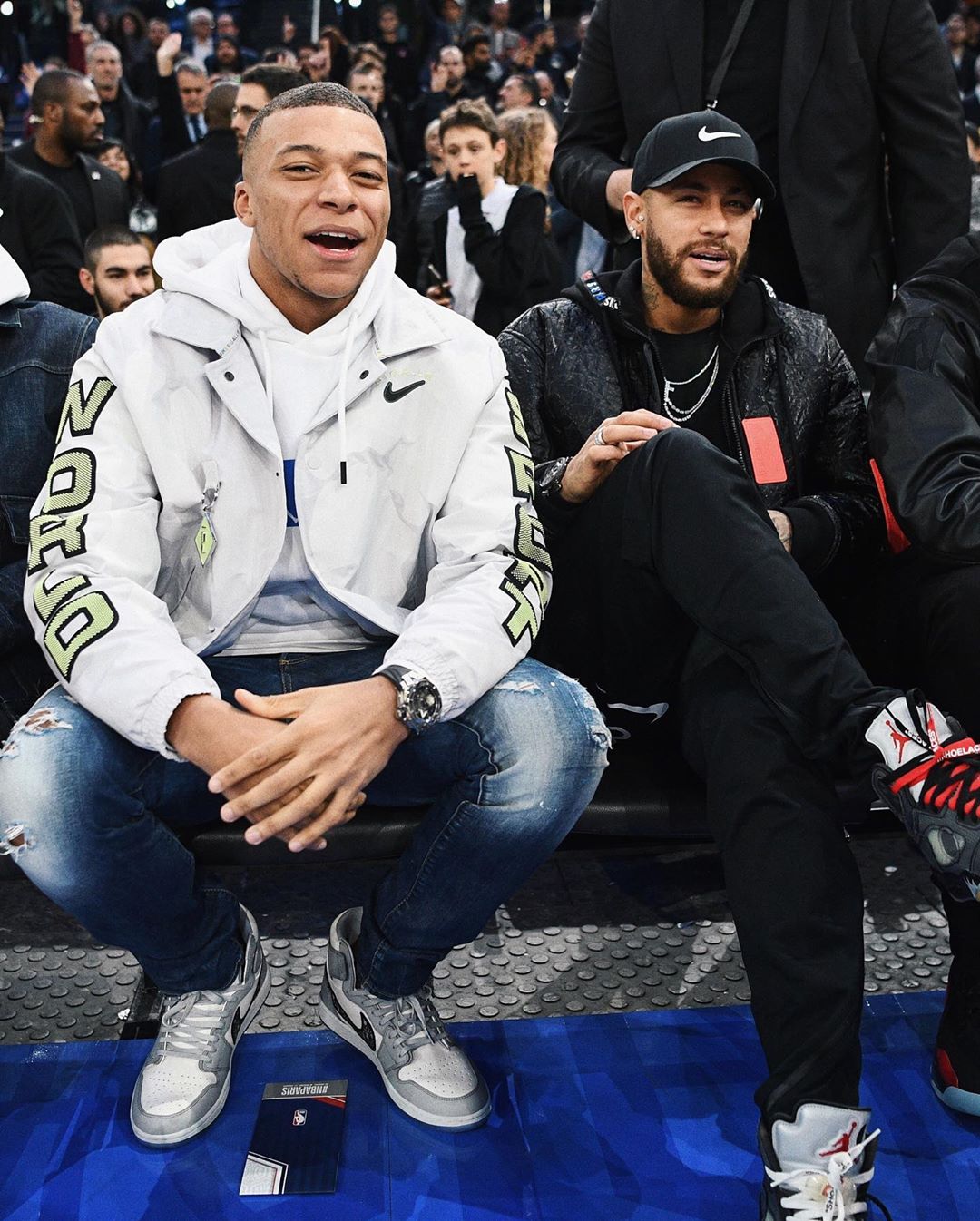 Dior,AJ1,Air Jordan 1  姆巴佩上脚 Dior x AJ1！旁边的内马尔脚上也有狠鞋！