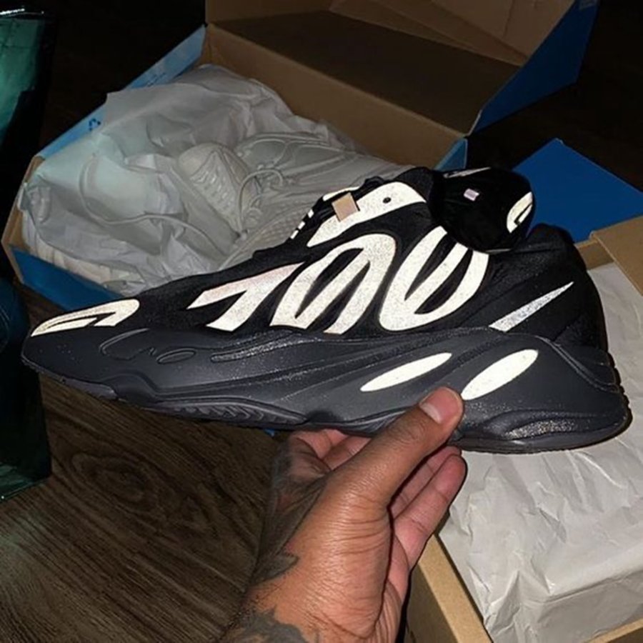 adidas Yeezy 700 MNVN,Black,FV  定价下调！侃爷 Yeezy 700 MNVN 本周抢先发售，不过...