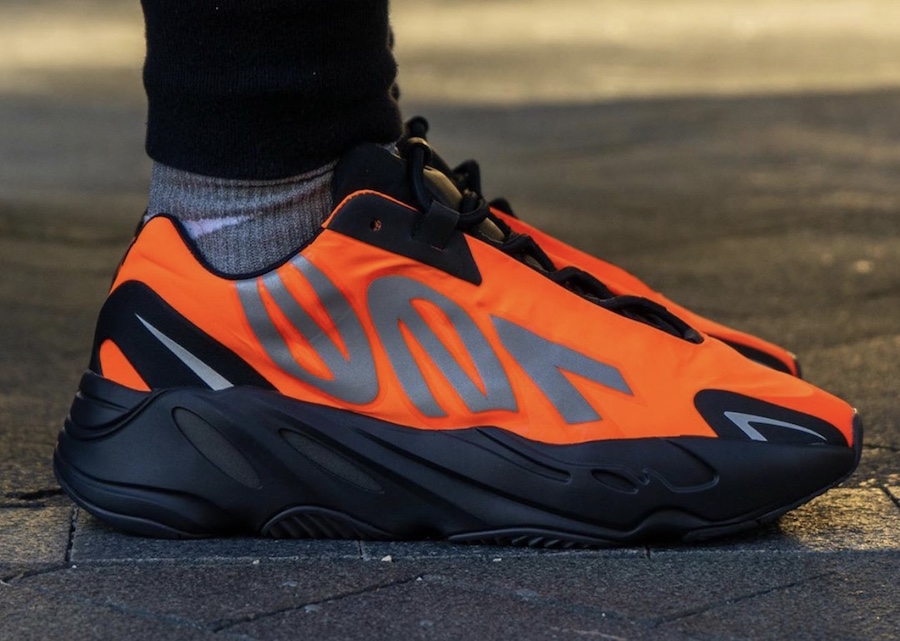adidas,Yeezy Boost 700 MNVN,Or  值不值得买？Yeezy 700 MNVN 四大亮点，你一定要知道！