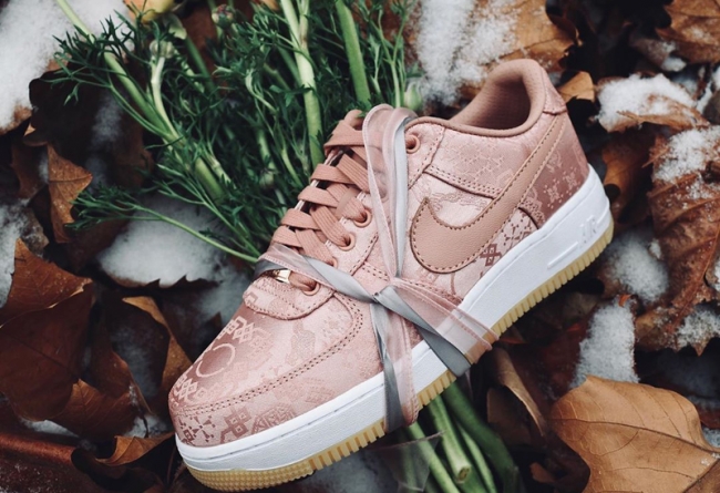 AF1,Air Force 1,CLOT,OFF-WHITE  今早玫瑰金丝绸 AF1 你抢到了吗？别忘了明早还有 OW x AJ5！
