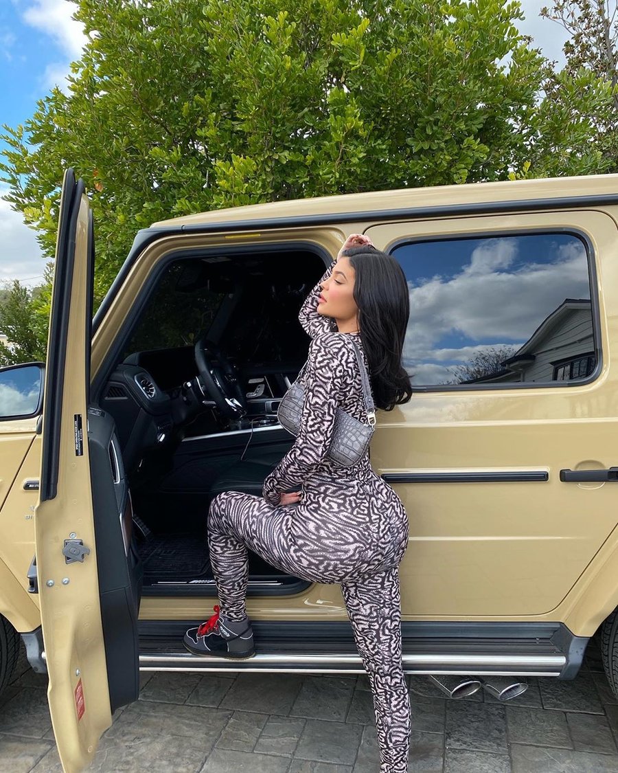 Travis Scott,Dunk SB,发售,明星,上脚,  TS x Dunk SB 明天发售！Travis Scott 前女友竟然也穿了！