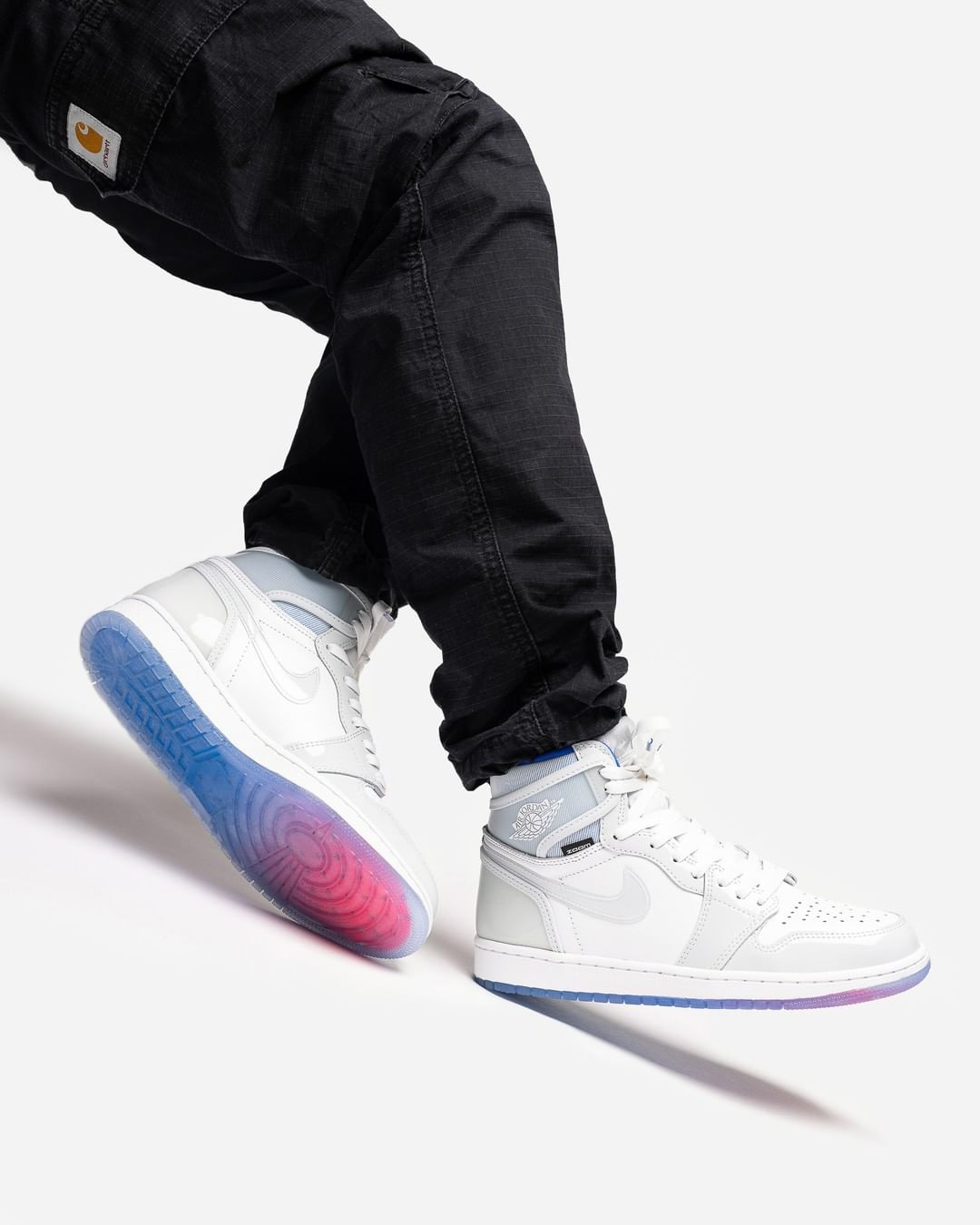 AJ1,Air Jordan 1,Yeezy 700  本周末 4 双限量球鞋新品，在这个特殊时期的行情如何？