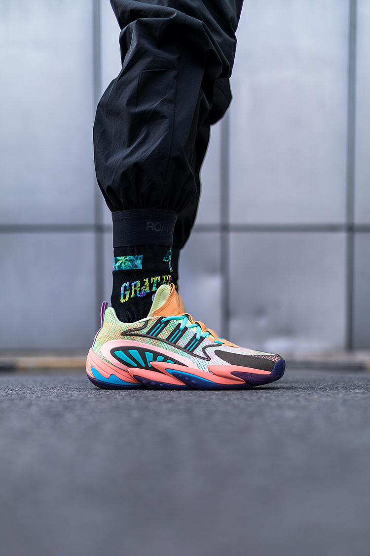 adidas,Crazy BYW 2.0,菲董  现在还能买！顶级缓震 + 联名身份，这双口碑战靴你必须了解！