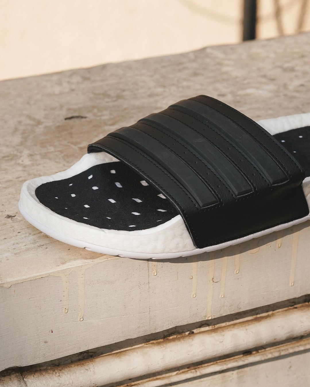 adidas,slide,发售  新增马毛蛇纹！adidas Boost 拖鞋奢华升级！