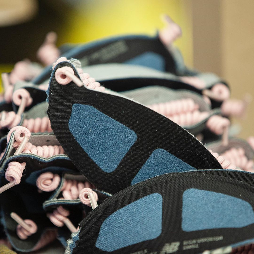 New Balance  New Balance 开始生产口罩，目标一周量产 10W 只