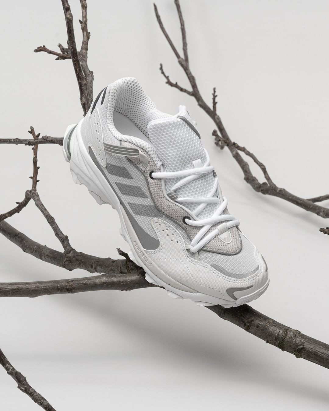Response Hoverturf,adidas  精致的前卫时尚感！adidas Response Hoverturf 双色登场