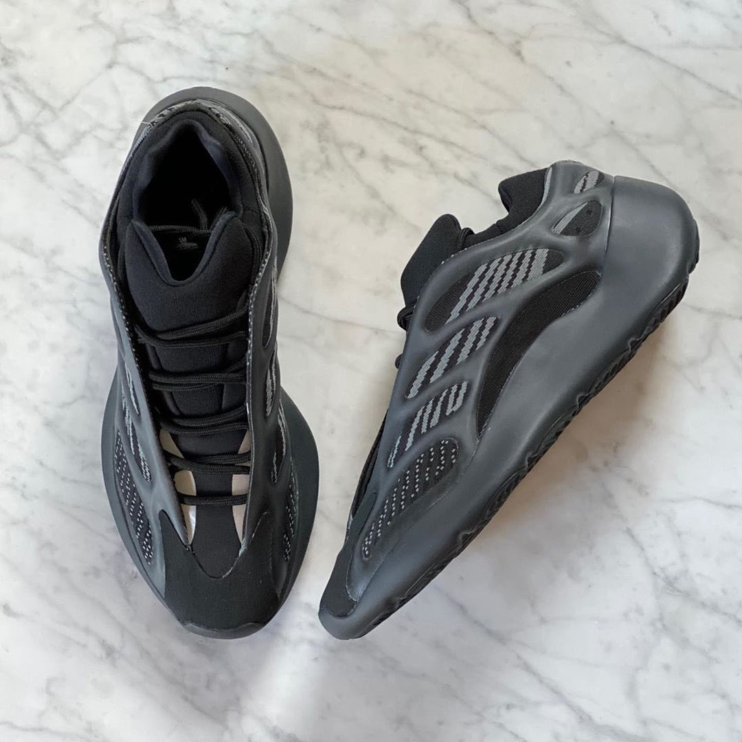 H67799,Yeezy 700 V3,Yeezy H67799 下周发售！「黑武士」Yeezy 700 V3 带来全家族尺码