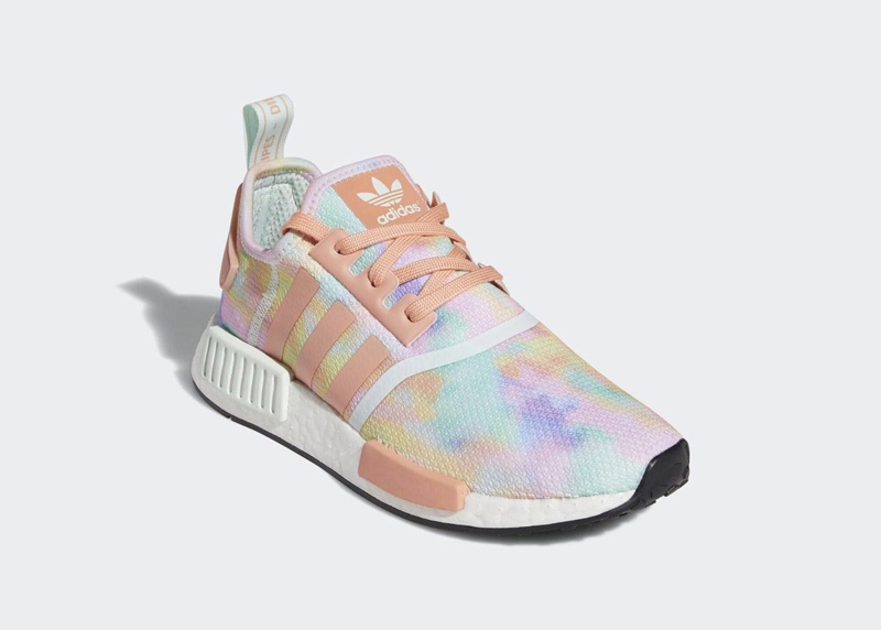 adidas,NMD R1,发售  五彩斑斓扎染鞋面！彩蛋 NMD R1 官图释出！超想要！