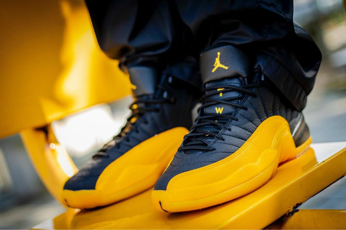 Air Jordan 12,AJ12,University  上脚效果超醒目！Air Jordan 12 带来活力新装扮！