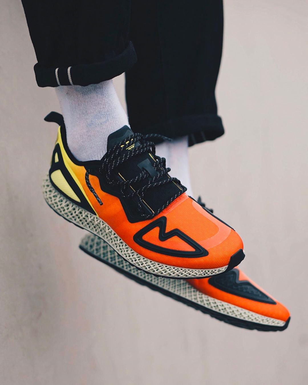 FV9028,ZX 2K 4D,adidas FV9028 第一款「日落」配色的 adidas 4D 跑鞋！很有动感效果！