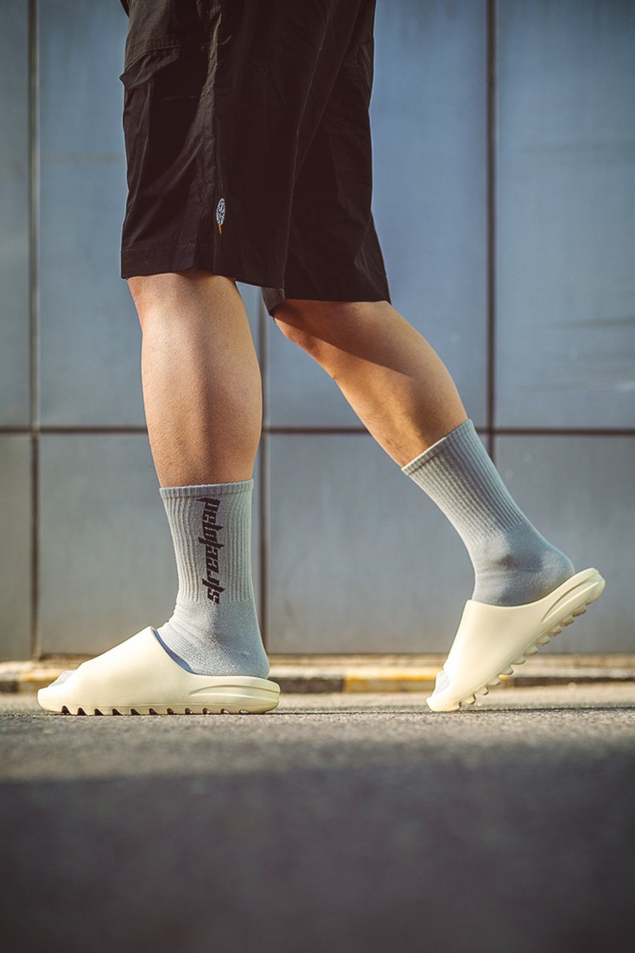 双,Yeezy,的,钱能买,双态,极,今夏,拖鞋,推荐,  今天这期「拖鞋推荐」每一双都让人心动！最低只要 ￥69