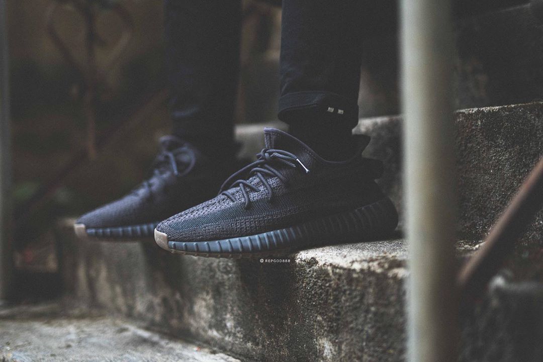 cinder,Yeezy,yeezy 350 V2,发售,F  亚洲专属福利！黑生胶 Yeezy 350 V2 传言本周补货！