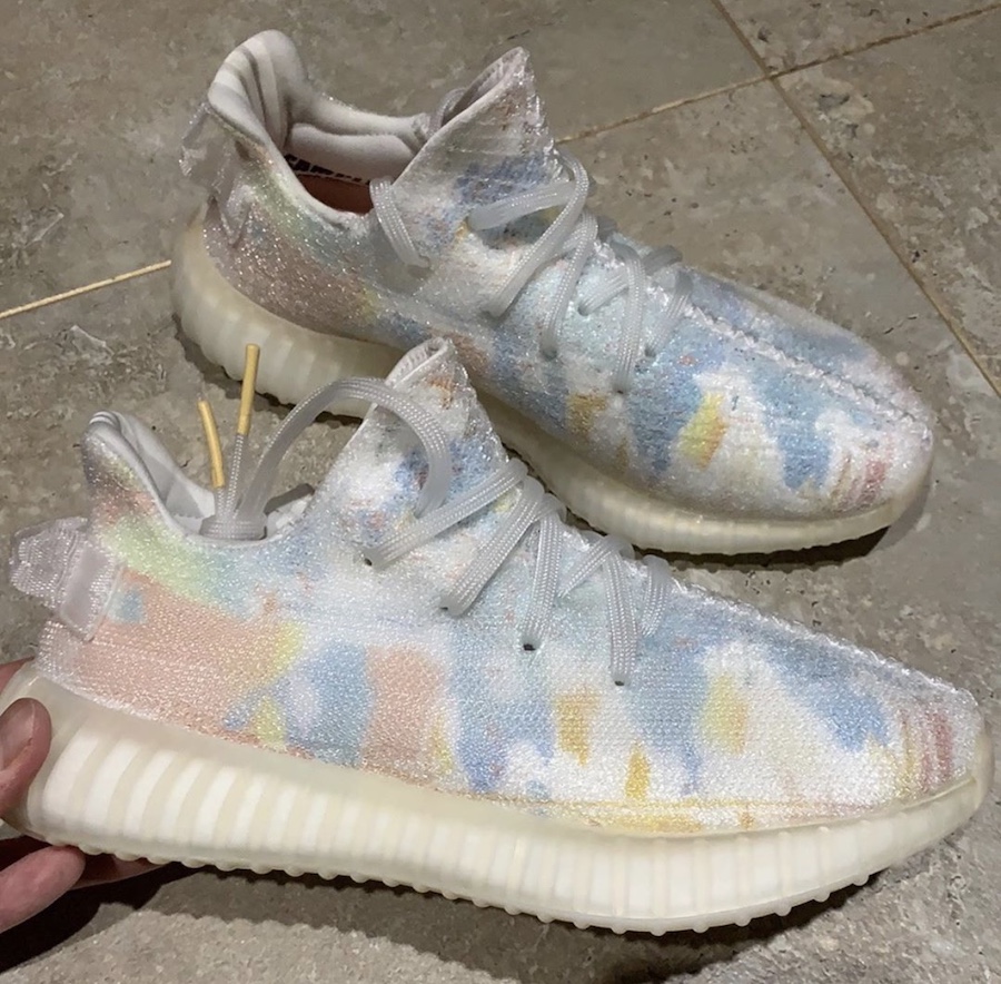 Yeezy 350 V2,Yeezy 350,Yeezy,K 侃爷椰子鞋 全身半透明 + 炫彩鞋面！Yeezy 350 还有这种操作！