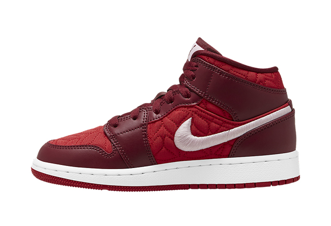 Air Jordan 1 Mid GS,AJ,AJ1,AV5  多材质拼接打造！这双 Air Jordan 1 Mid 你打几分？