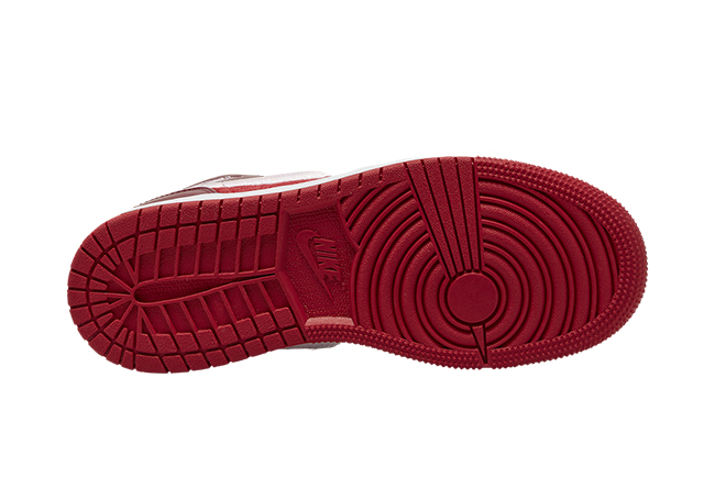 Air Jordan 1 Mid GS,AJ,AJ1,AV5  多材质拼接打造！这双 Air Jordan 1 Mid 你打几分？