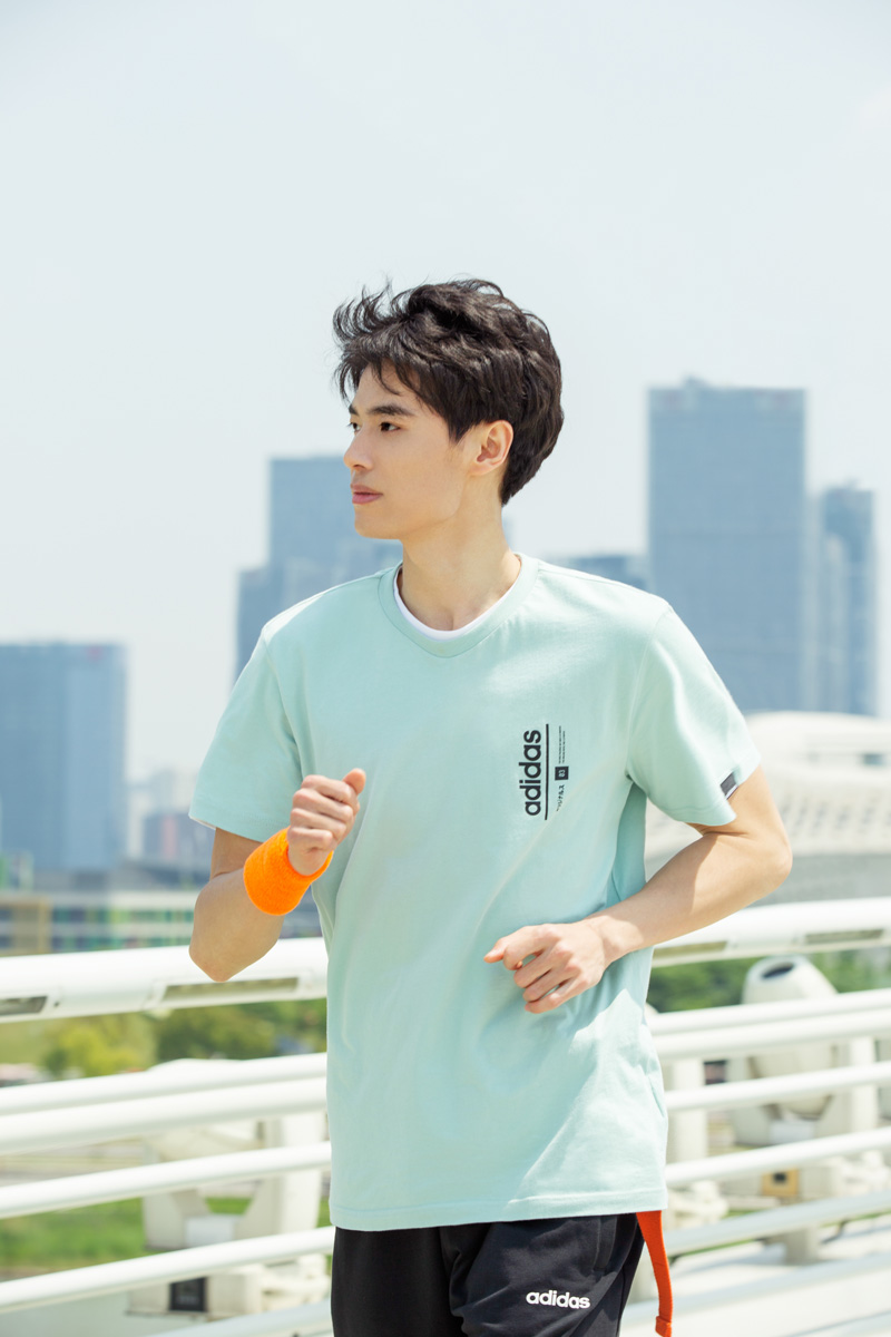 adidas,发售  夏日搭球鞋的秘密武器！adidas 发布全新运动系列！