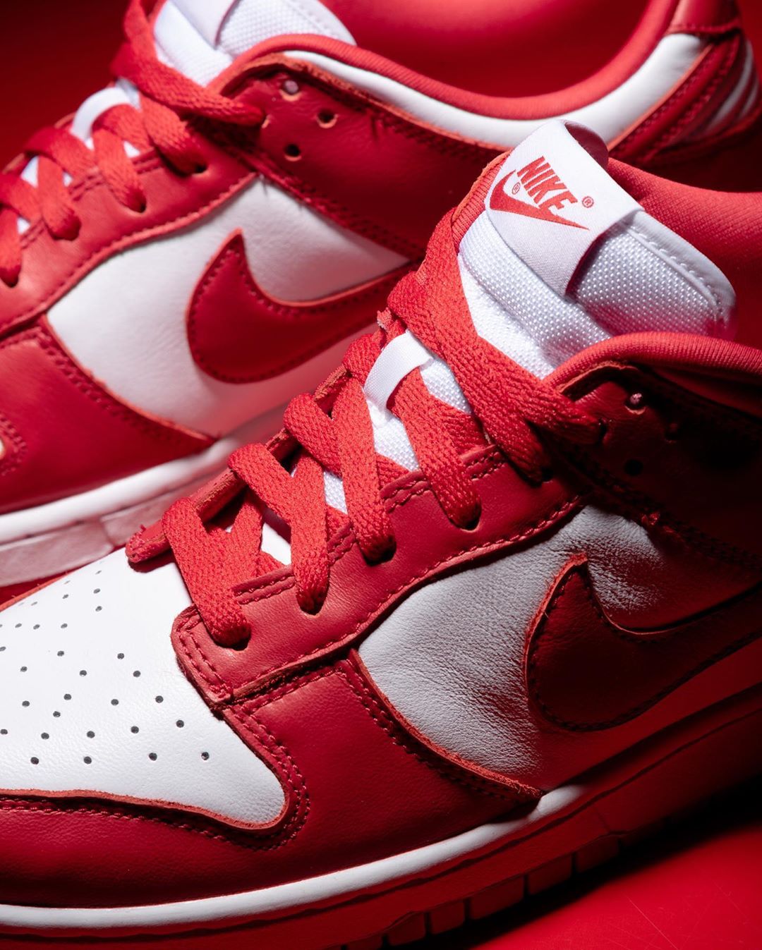 Nike,Dunk Low,CU1727-100,发售  市场价翻了一倍多！接近￥2000 的白红 Dunk Low 明早发售！