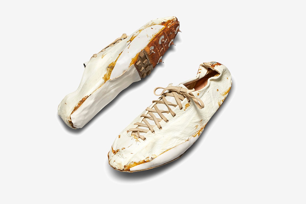 Nike  Nike 创始人亲手打造！又一双天价「文物」球鞋即将拍卖！