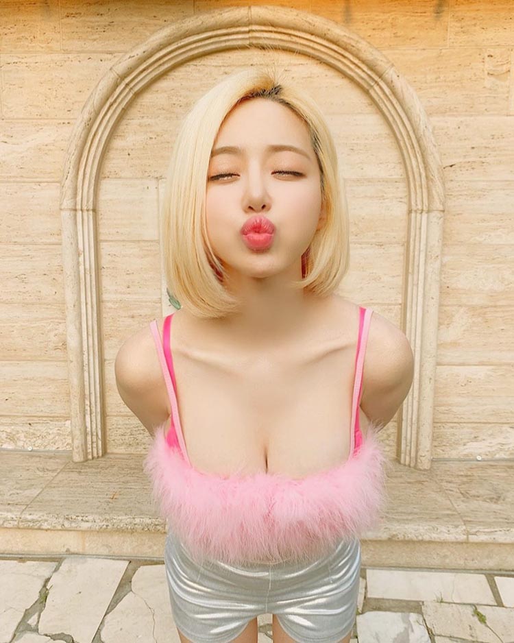 DJ Soda,Taeri,姜泰莉,美玲元,Sandara  天太热了！「球鞋女神」越穿越少！泳装晒鞋你见过吗？