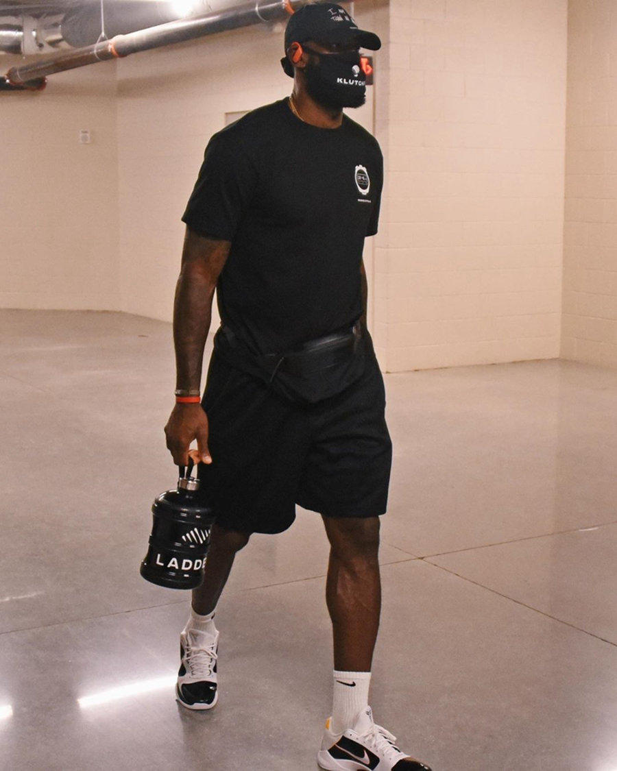 Nike,Kobe 5,詹姆斯  詹皇上脚「李小龙」Kobe 5！又一款新配色实物曝光！