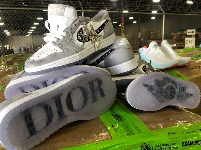 Dior,AJ1,YEEZY  美国海关查封 430w 假货球鞋！各种 Dior x AJ1 与 Yeezy 都有...