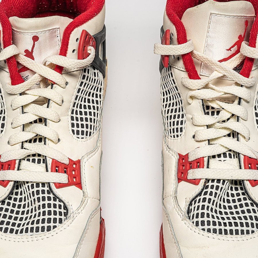 AJ4  稀有拍卖款 Michael Jordan 亲签 AJ4！很可能是元年亲穿！