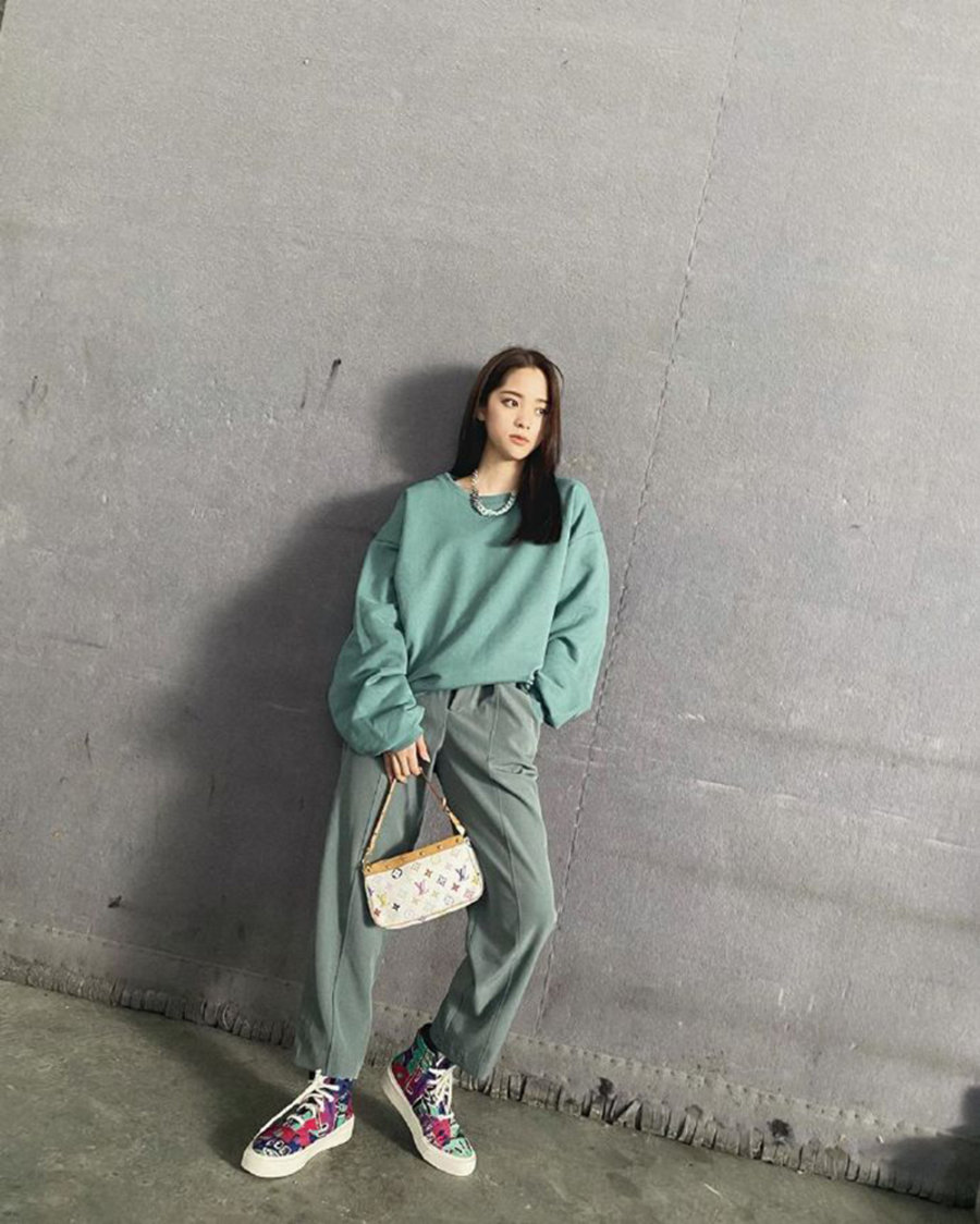 明星上脚,周杰伦,陈伟霆  明星「撞鞋」合辑！陈伟霆、周杰伦上脚同一双重磅联名，谁更帅？