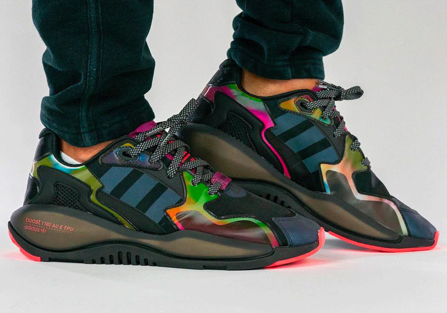 atmos,adidas  这双 atmos x 三叶草联名鞋既有脚感，又酷得很低调！