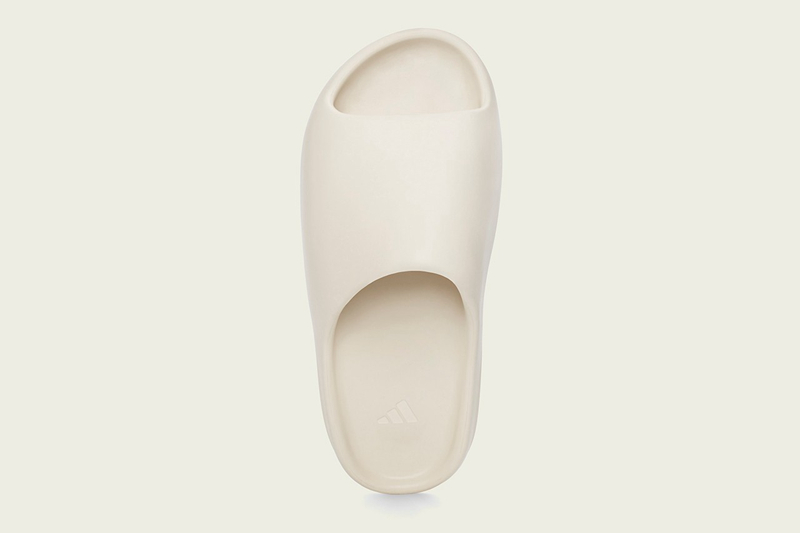 Yeezy,Slides,  市价近￥2000！骨白 Yeezy 拖鞋即将补货，但是...