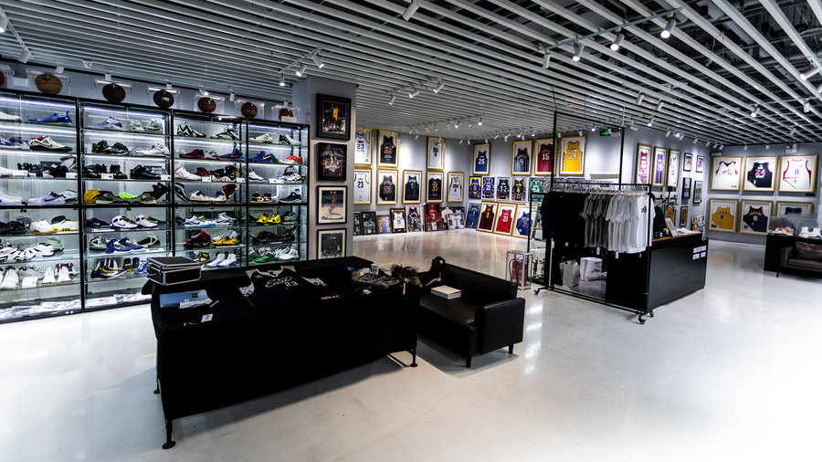 科比,Kobe,Nike  国内最强球鞋博物馆！藏品能换好几辆劳斯莱斯！这样的科比签名真没见过！