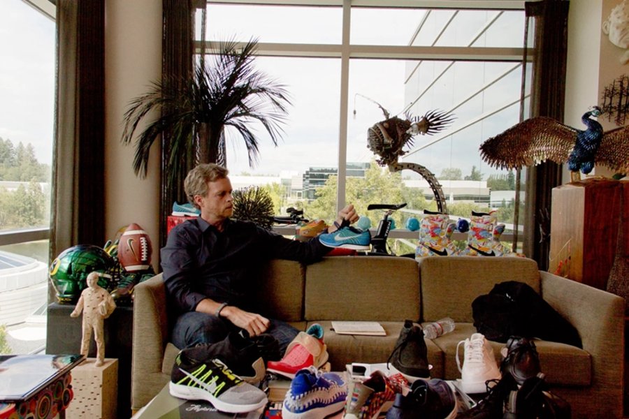 Nike CEO,Mark Parker,马克·帕克  耐克前 CEO 私藏 7000 件宝贝！蝙蝠侠亲穿战靴，还有鞋做的狗、虫做的鞋！
