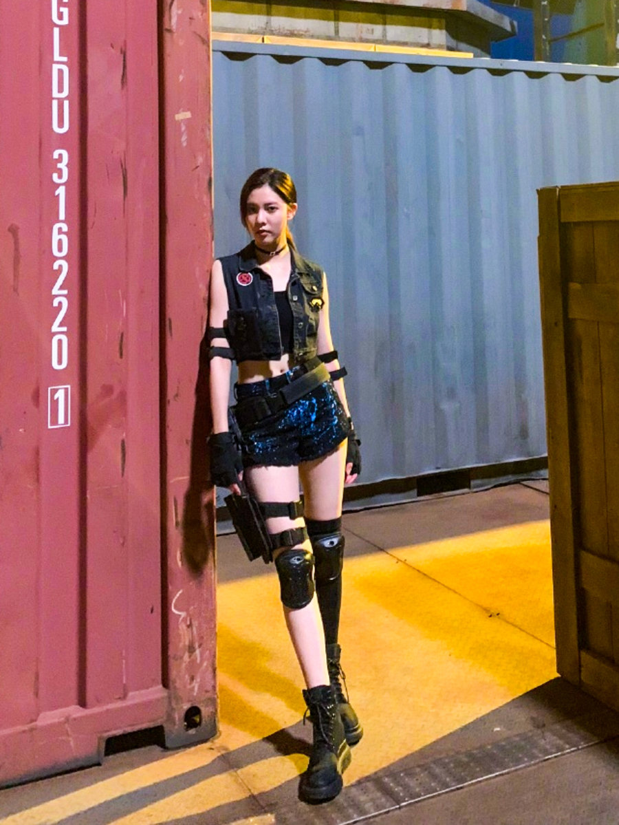 腿,长出,屏幕,的,球鞋,女神,三,叶草,每月,给,  腿长出屏幕的球鞋女神！三叶草每月给她寄三箱新鞋！看完都馋哭了...