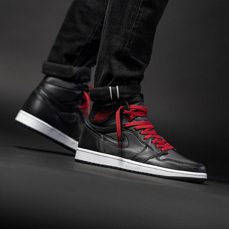 AJ1,Air Jordan 1  今年 AJ1 一共发了多少双？最贵一双暴跌几万！最便宜的你想不到！