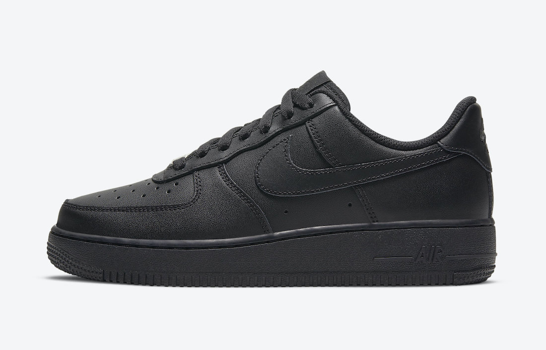Nike,Air Force 1,Triple Black,  黑武士 Air Force 1 稳重登场！简洁高级街头气质！