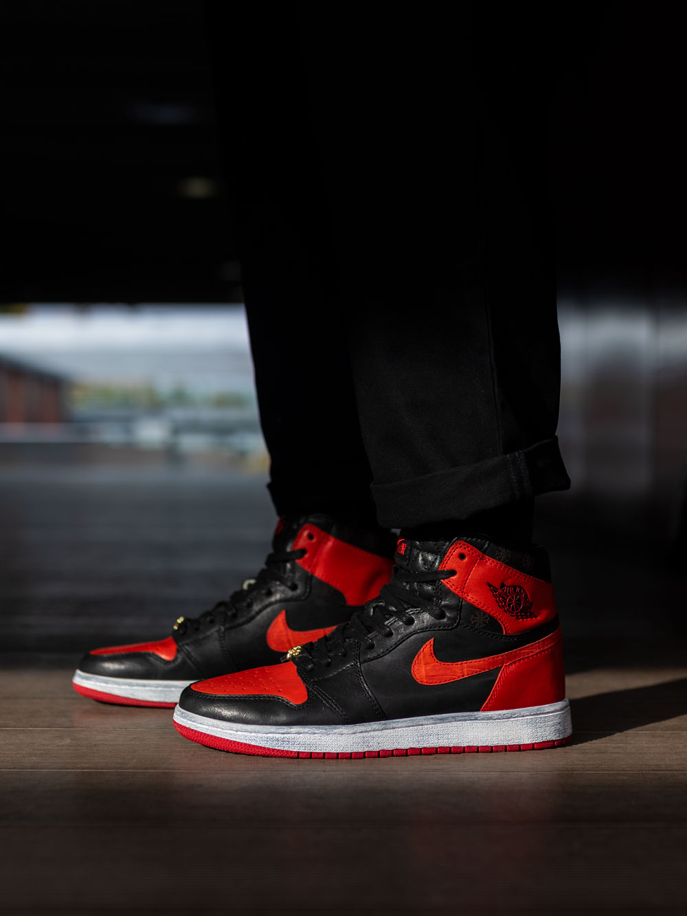 inneralchemy,Air Jordan 1  限量 99 双！黑红克罗心 AJ1 上脚超帅！价格果然不一般！