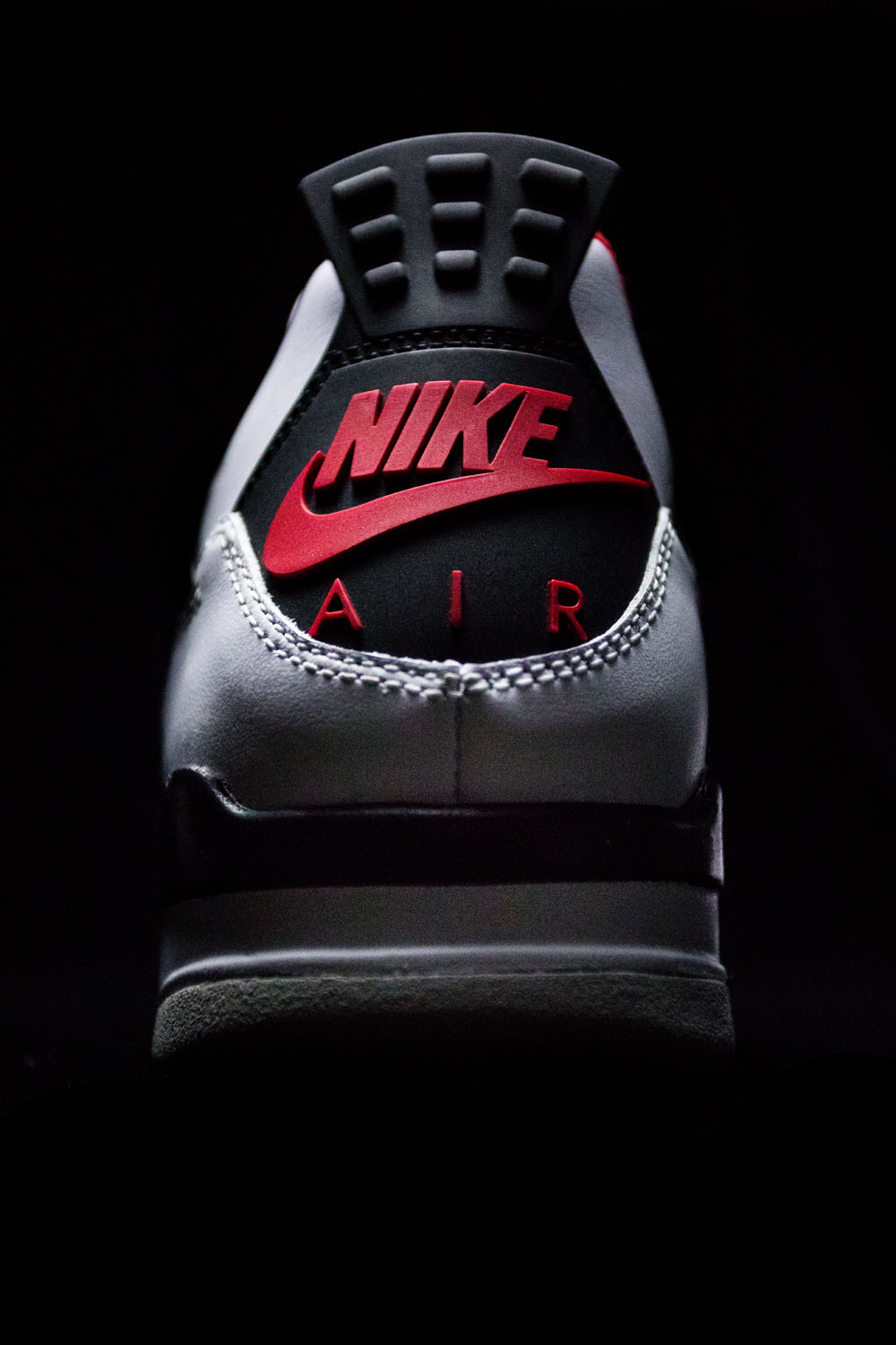 上脚,AJ4,Air Jordan 4,发售 DC7770-160 31 年首次完美复刻！今年最值得买的 AJ！白红 AJ4 全网最快上脚！