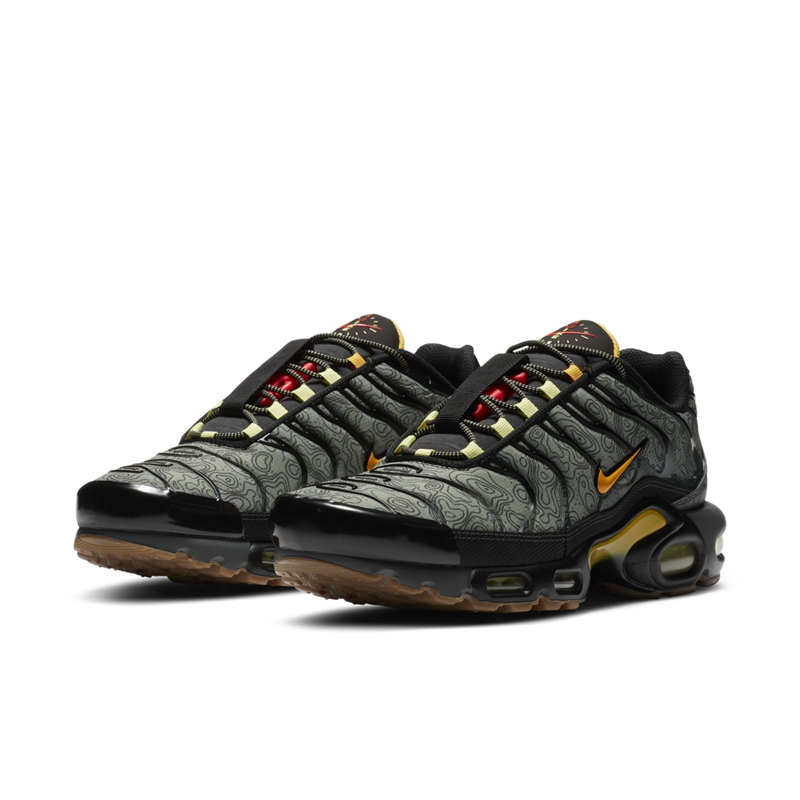 Nike,Air Max Plus  另类「黑金」配色！这双 Air Max Plus 看起来就很华丽！