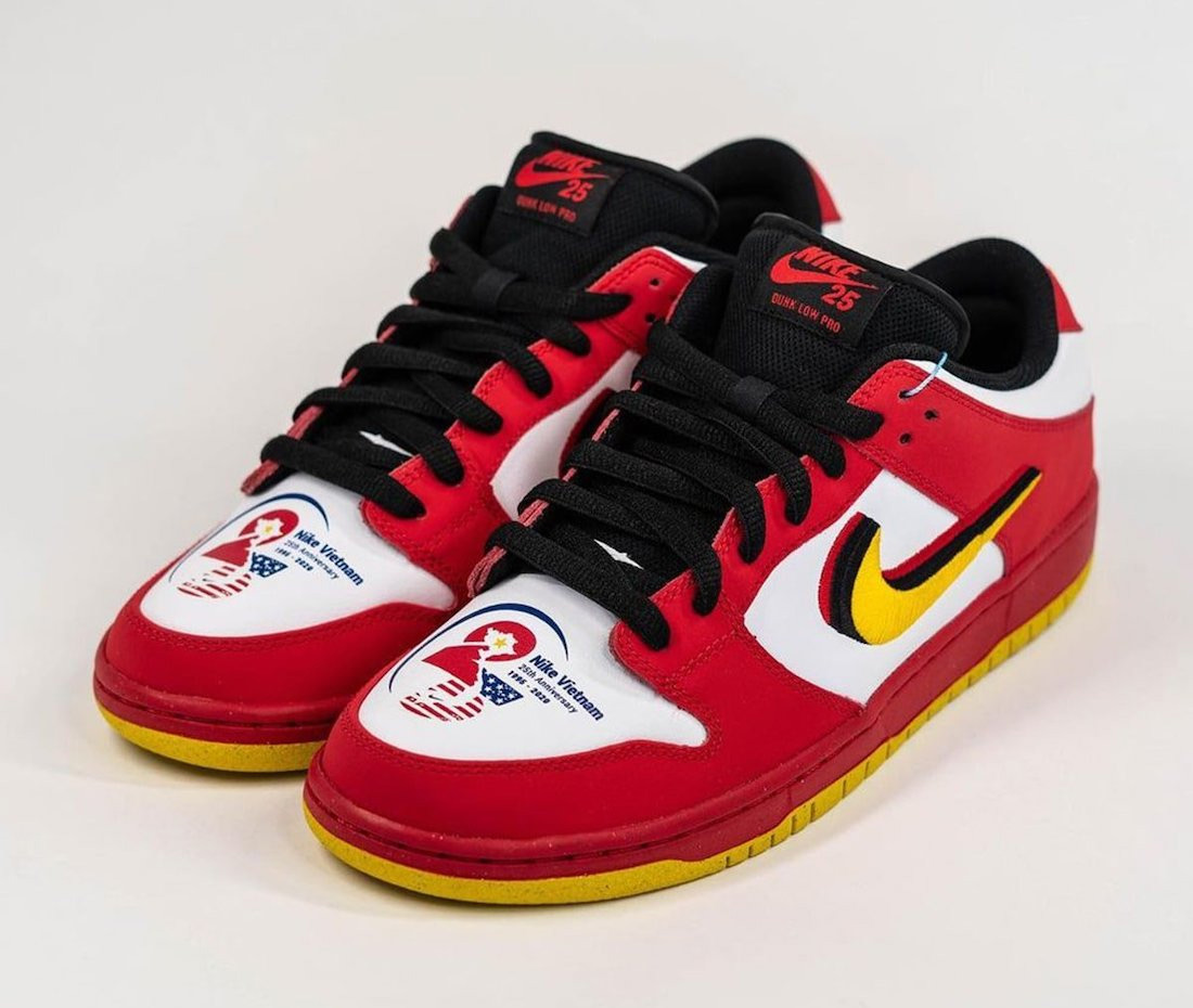 309242-307,Dunk SB,Dunk,Nike 309242-307 黑白红的 Dunk SB 新配色来了！还是「25 周年纪念」！
