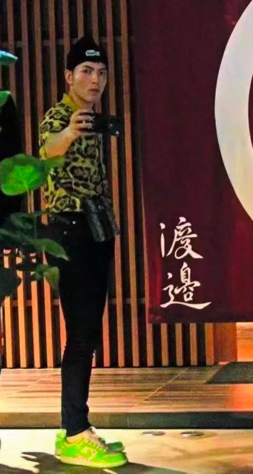 萧敬,腾,上,月底,Supreme,Nike,Dunk,Lo  萧敬腾最速上脚 Supreme x Dunk！周董这次只能默默点赞...
