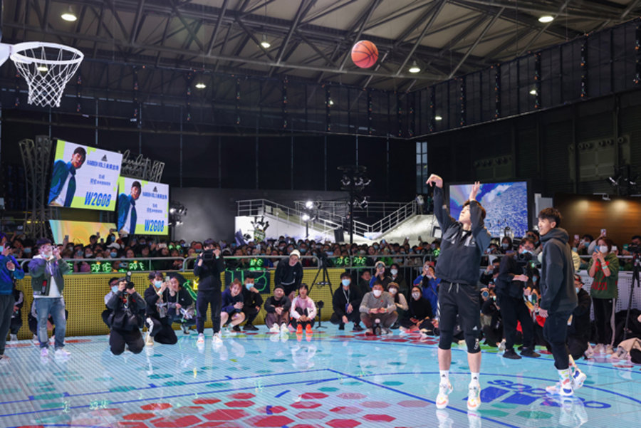 邓伦,adidas,INNERSCT,Harden Vol.  邓伦上脚哈登新战靴！上演登哥招牌必杀技！