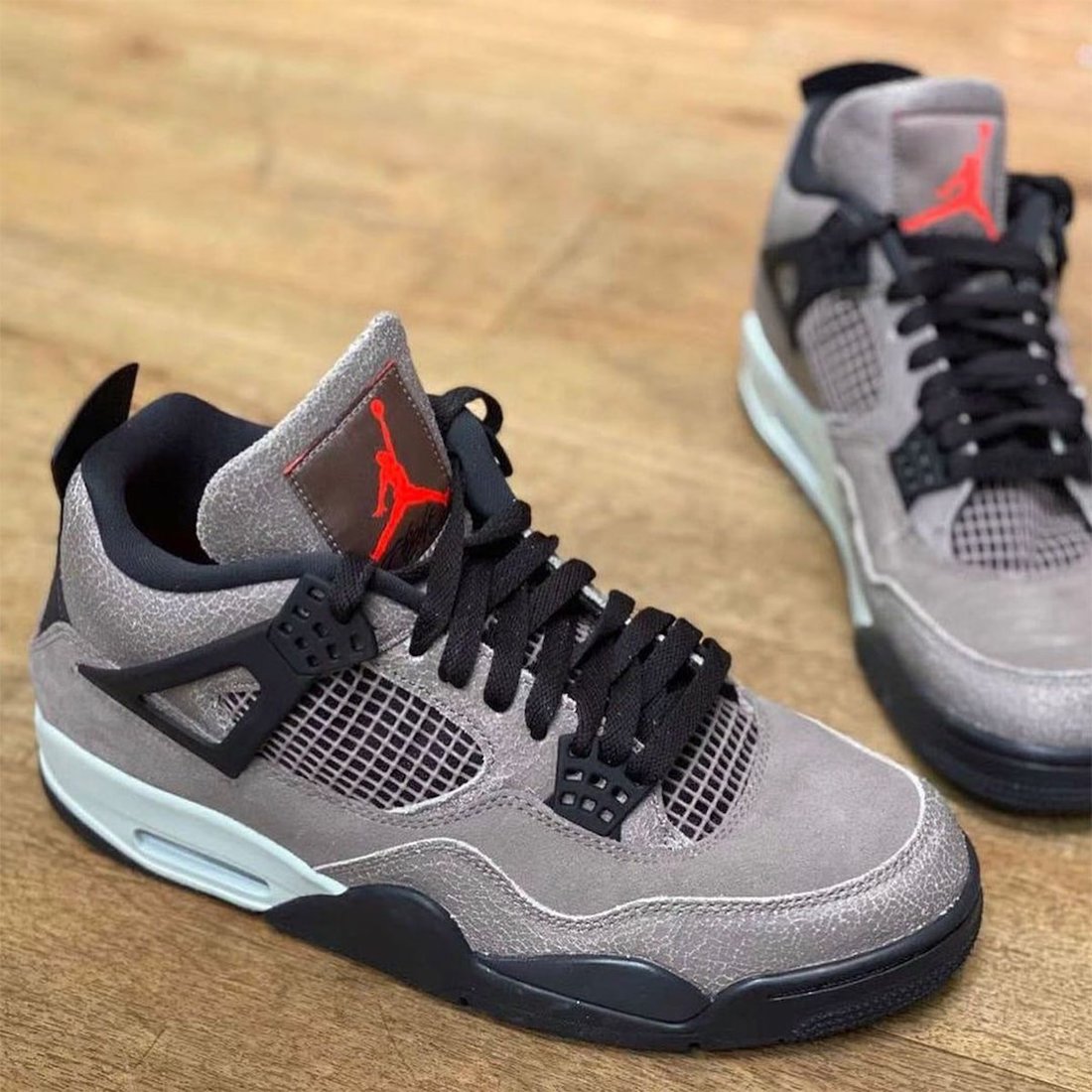 AJ4,Air Jordan 4,DB0732-200,发售  亲友 TS 联名的弟弟版本！全新 Air Jordan 4 下月发售！