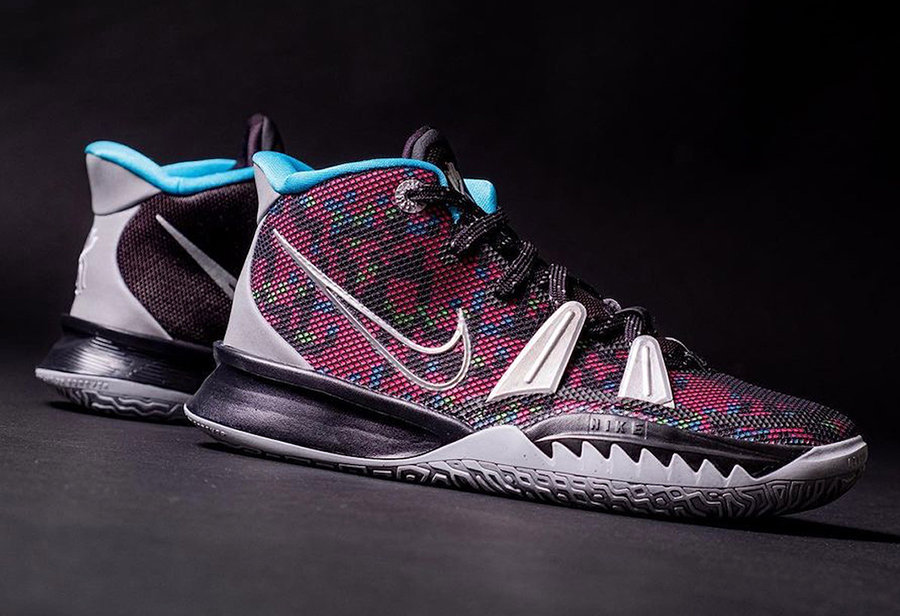 Nike,欧文,Kyrie 7 GS,CT4080-008  像素迷彩加持！欧文 Kyrie 7 “Pixel Camo” 实物曝光！