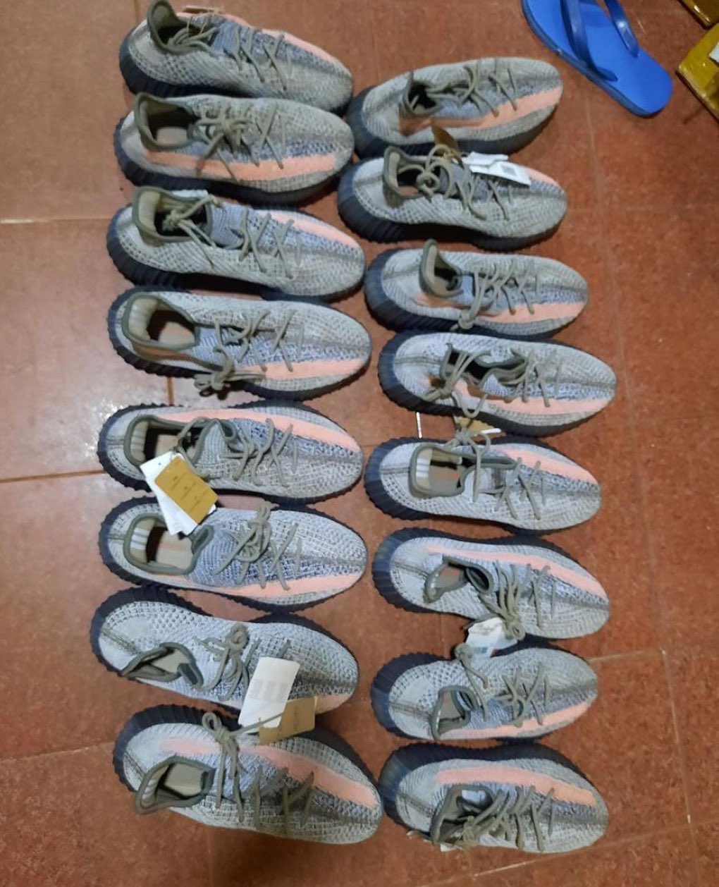adidas,Yeezy 350 V2,GW0089,发售  冠希的兵马俑配色？？全新 Yeezy 350 V2 实物曝光！