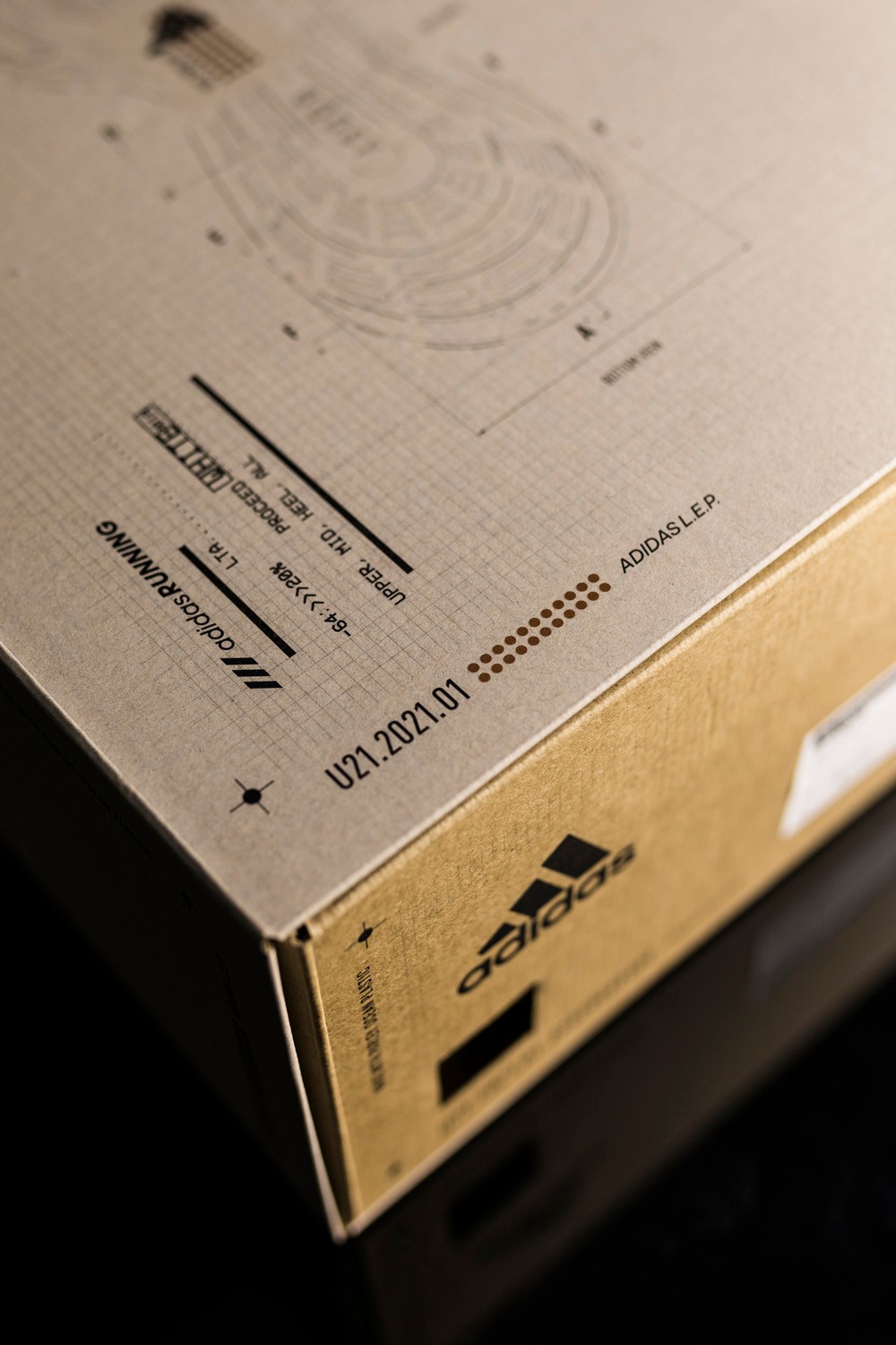 adidas,Ultra Boost 2021  限量 500 双！今天发售！这才是 Boost 终极形态！网友：真的太大了…