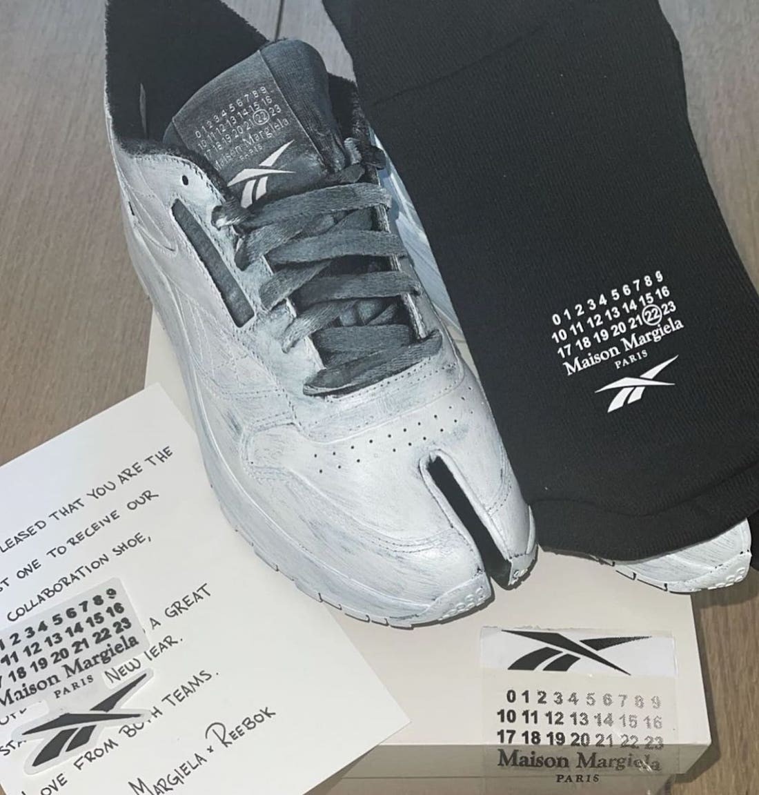 Reebok,Maison Margiela,Classic  独特油漆印刷质感！卡戴珊晒的「分趾鞋」即将发售！