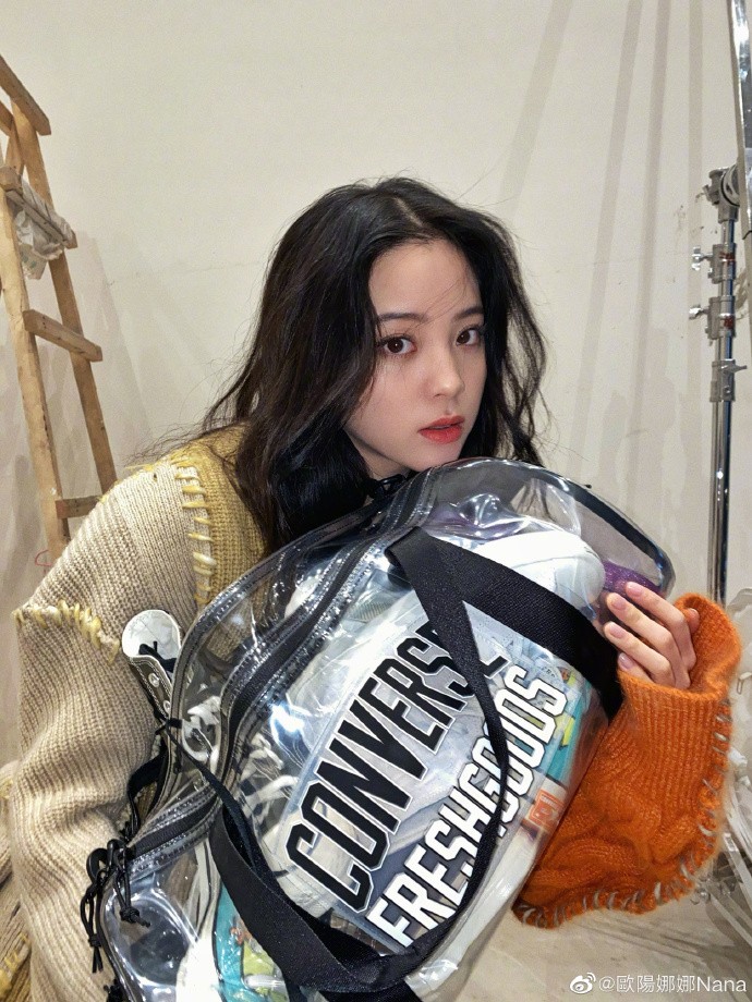 Converse  OFF-WHITE、RO 抢着联名！欧阳娜娜天天穿的鞋，今年又要火了？！