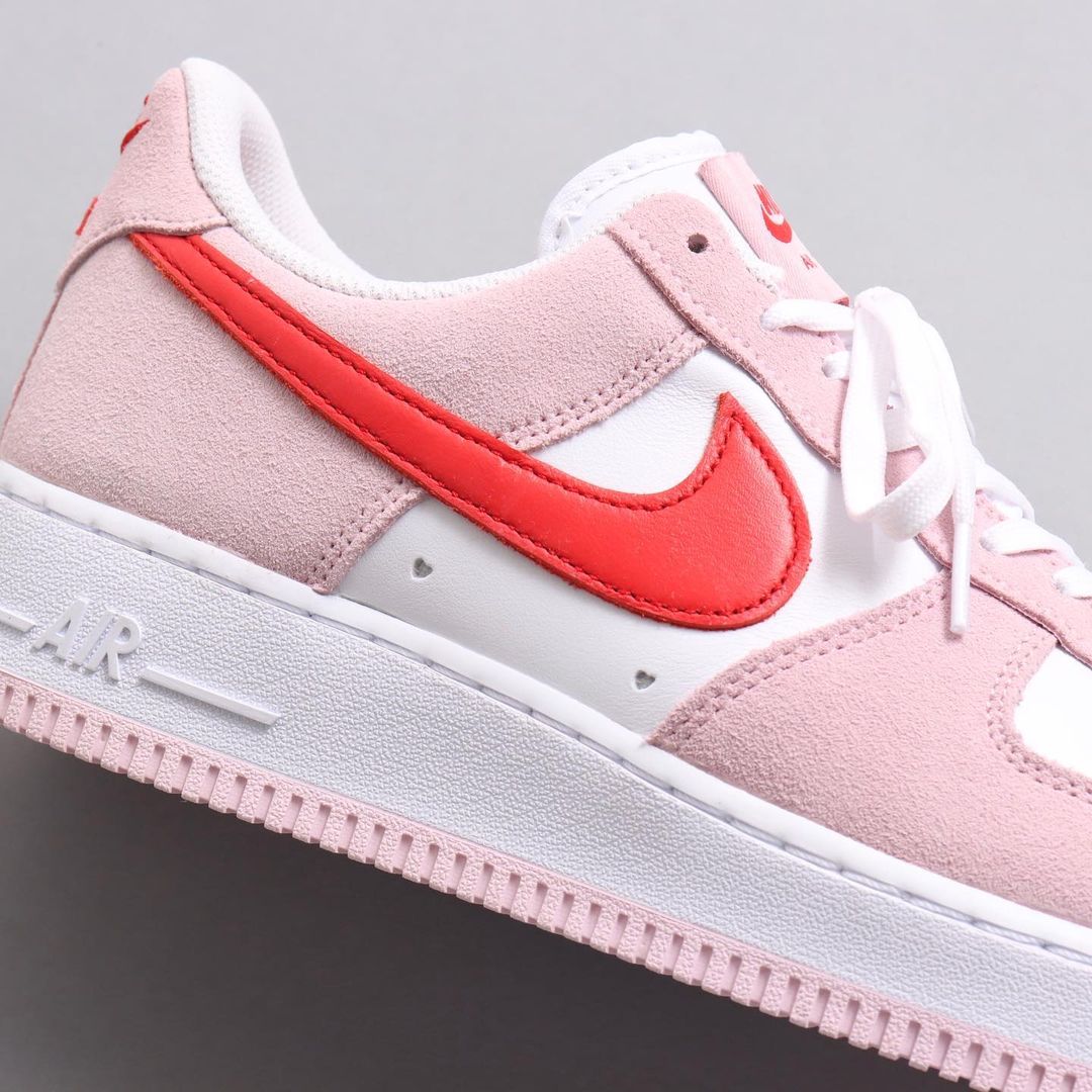 Nike,AF1,Air Force 1,DD3384-60  女码市价破四千！情人节 AF1 本周发售！