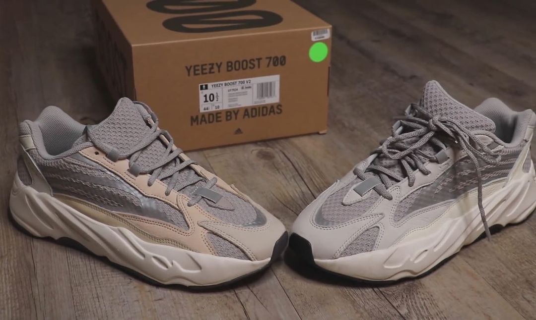 Yeezy 700 V2,adidas,发售,GY7924  买到省几千！奶油 Yeezy 700 V2 拼手速预约马上开启！