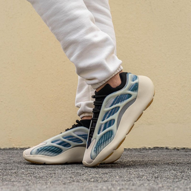 Yeezy 700 v3,Kyanite,GY0260  下周登场！「极光 2.0」Yeezy 700 V3 最新上脚图曝光！